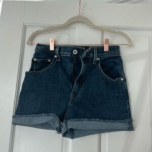 Levi’s silver tab cut off Jean shorts size 26